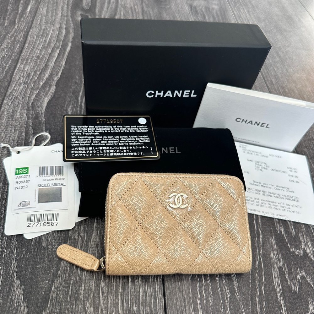 CHANEL Metallic Gold Quilted Card Holder